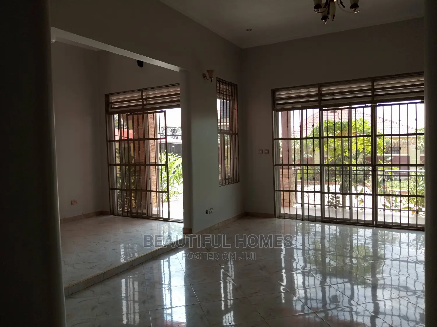 Furnished 4bdrm House in Kira for Sale