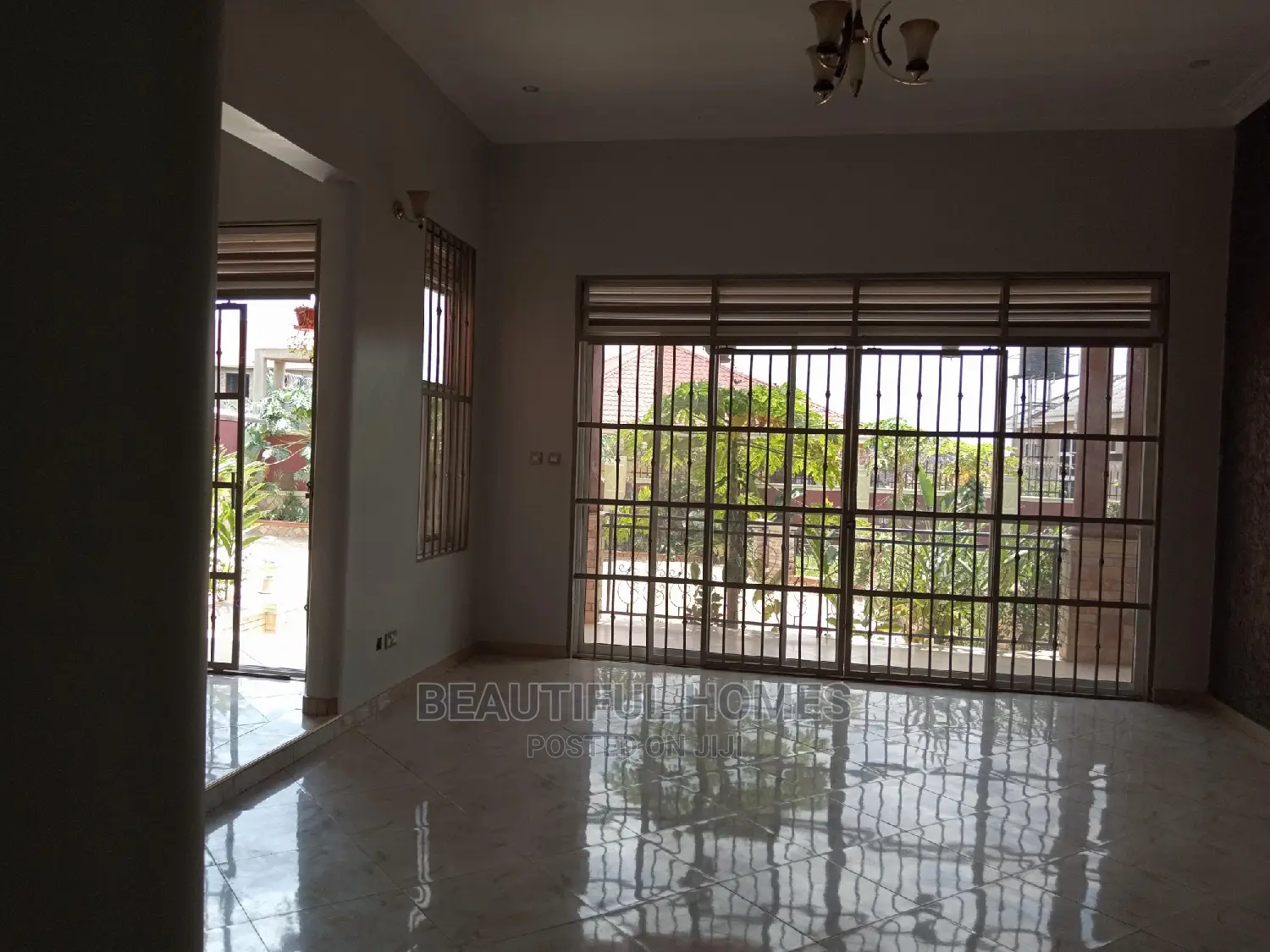 Furnished 4bdrm House in Kira for Sale