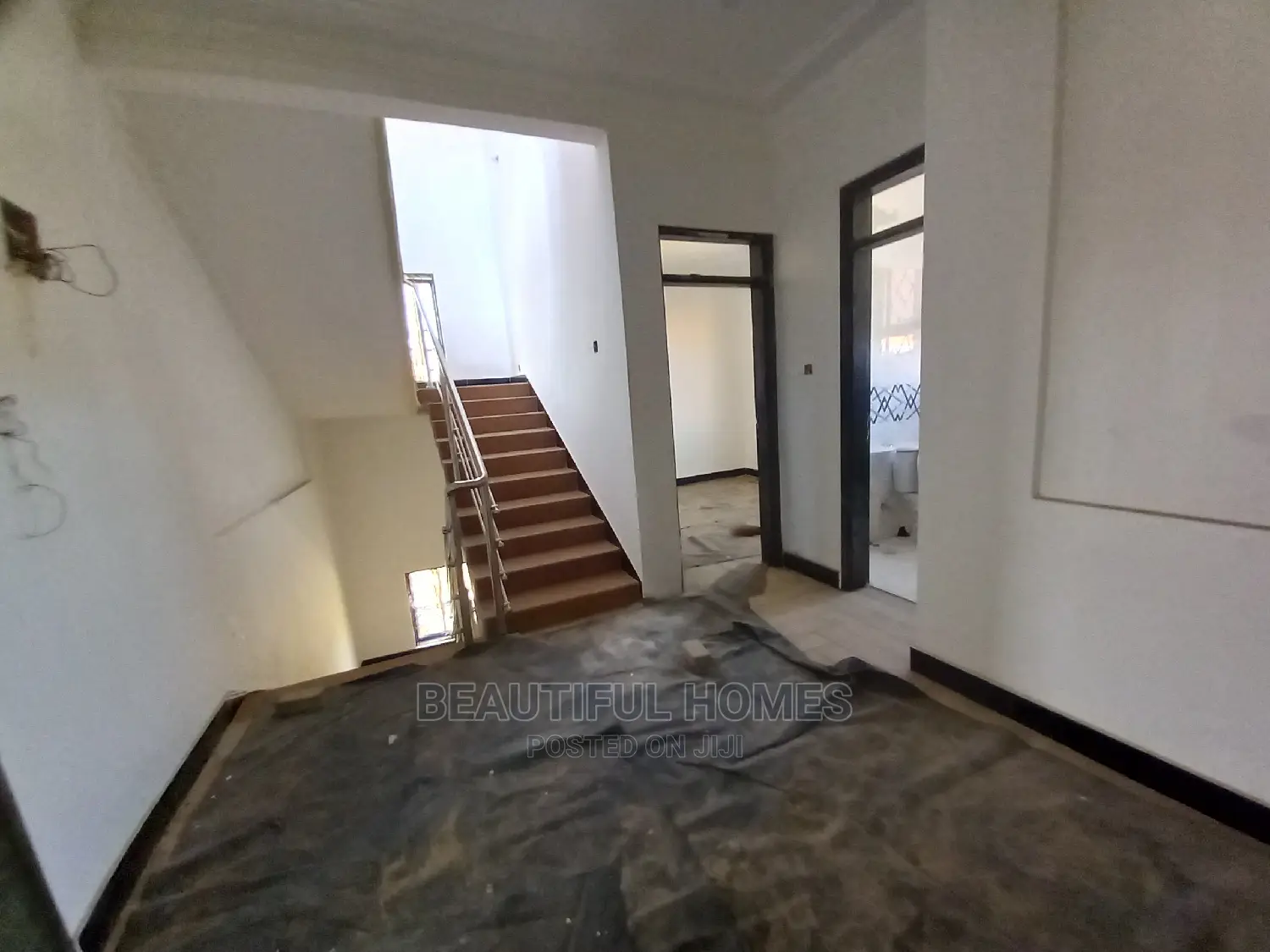 Furnished 7bdrm Mansion in Kira Posh for Sale