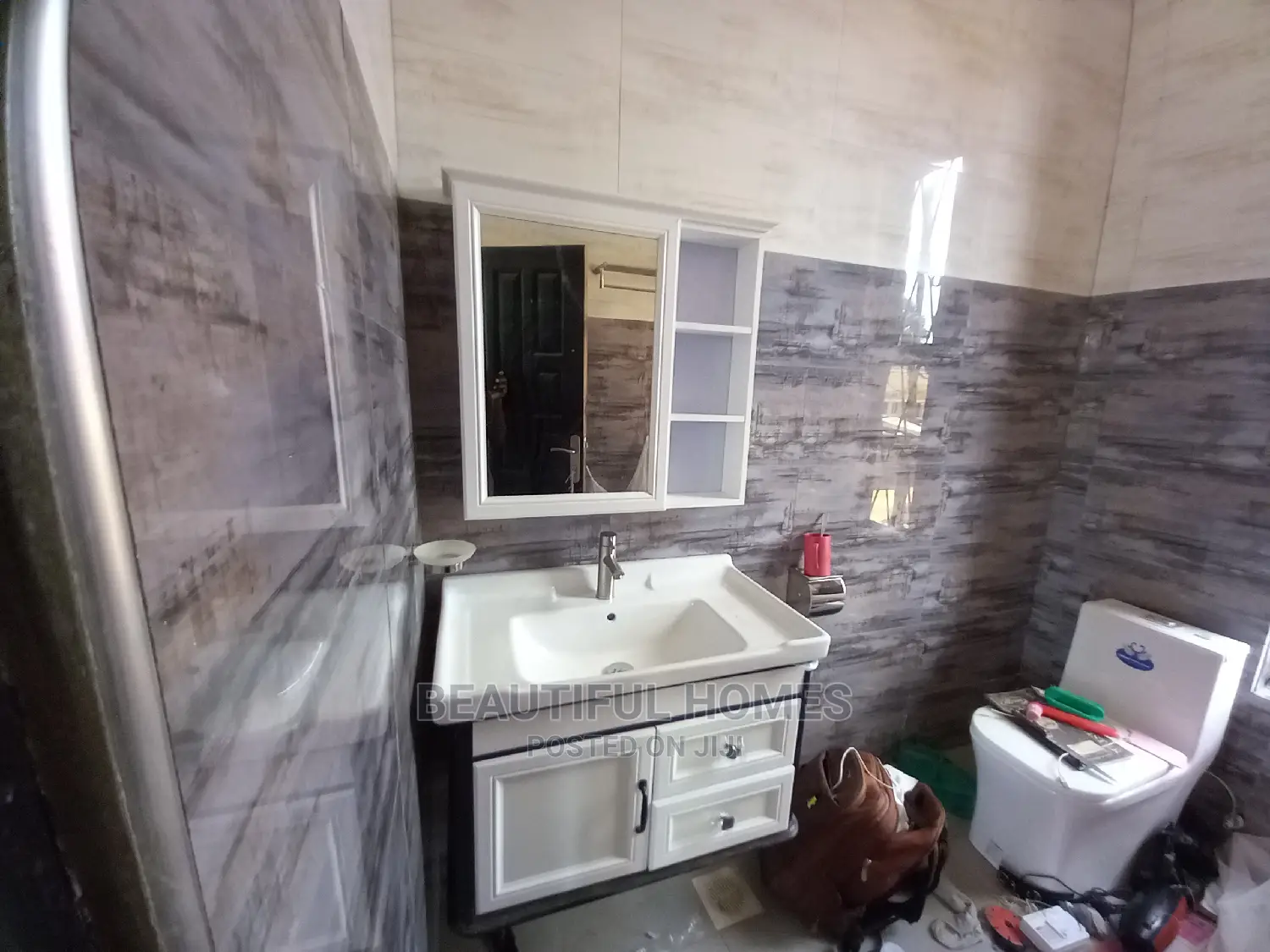 Furnished 5bdrm Duplex in Kira for Sale