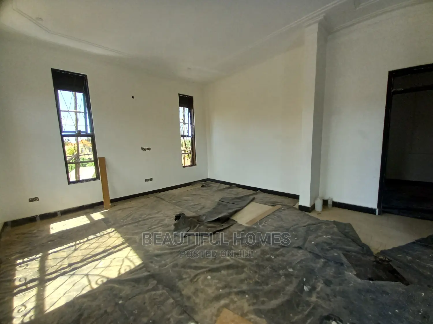 Furnished 5bdrm Duplex in Kira for Sale