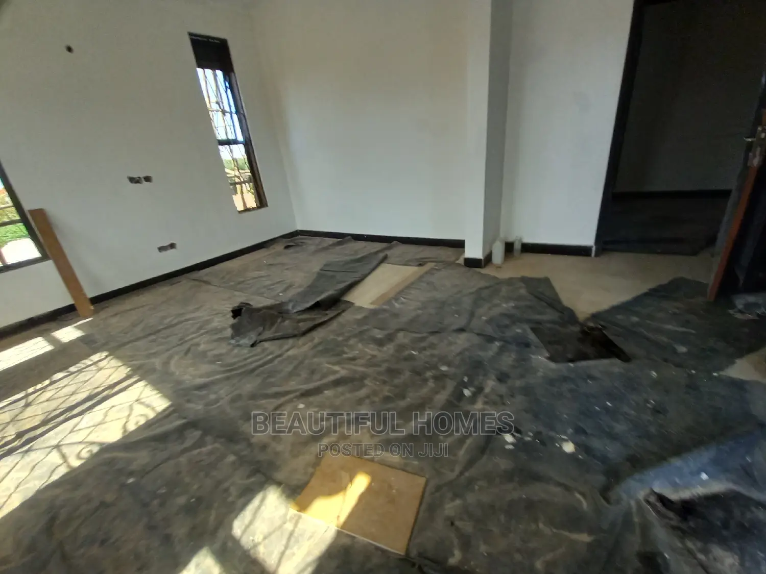 Furnished 5bdrm Duplex in Kira for Sale