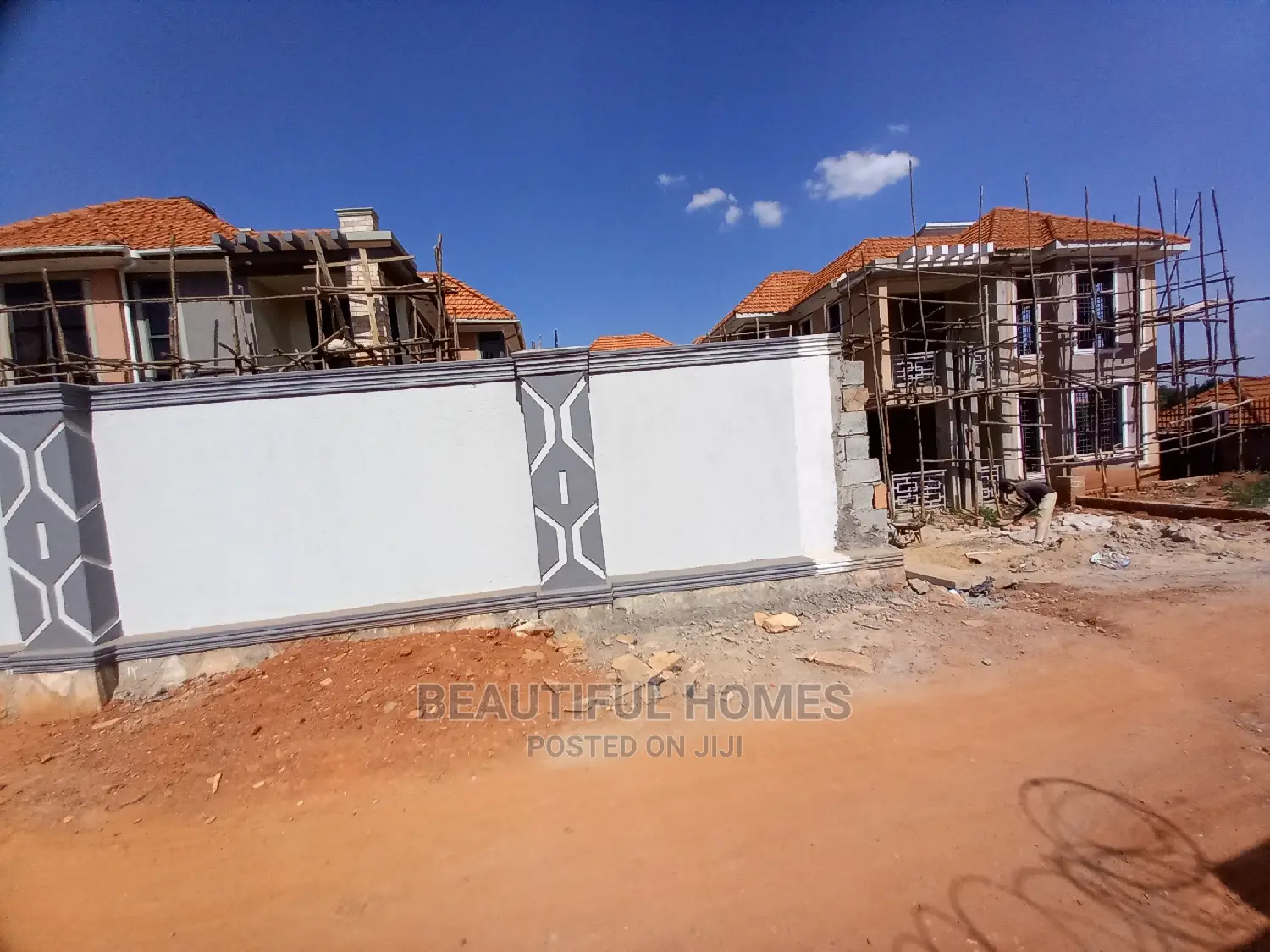 Furnished 5bdrm Duplex in Kira for Sale