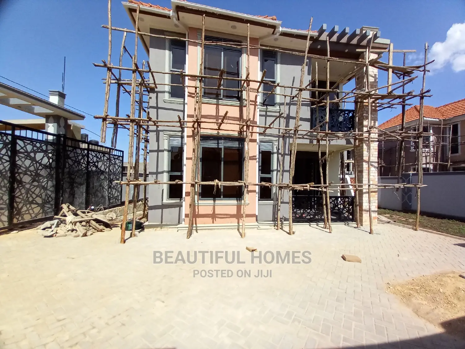 Furnished 7bdrm Mansion in Kira for Sale