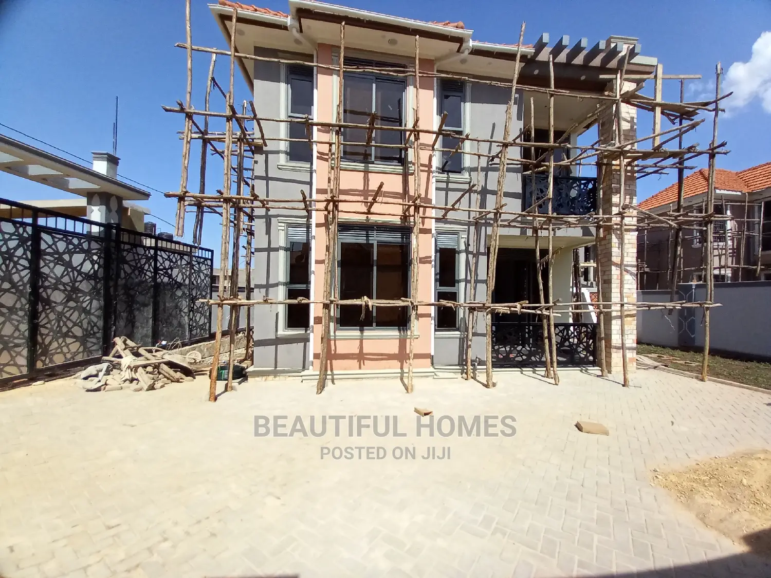 Furnished 7bdrm Mansion in Kira for Sale