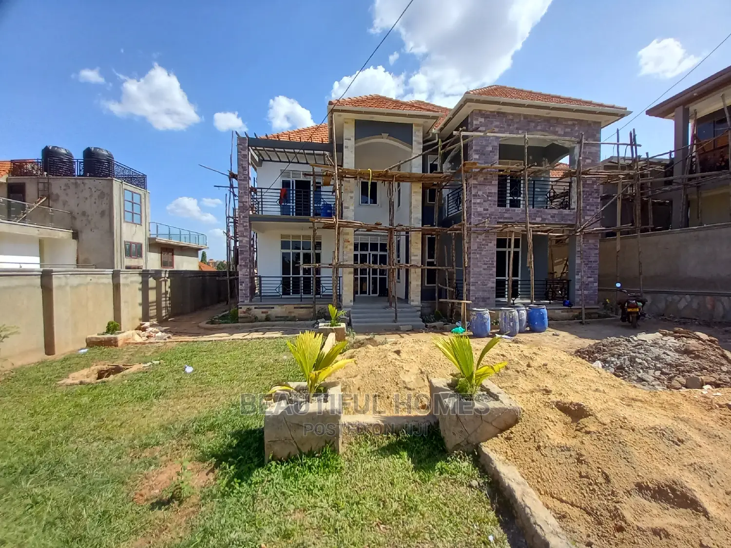 Furnished 7bdrm Mansion in Kira for Sale
