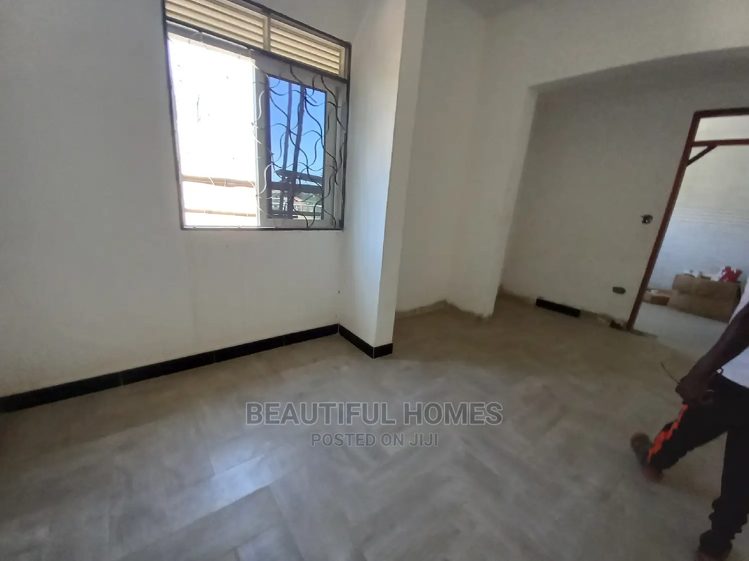 Furnished 7bdrm Mansion in Kira for Sale
