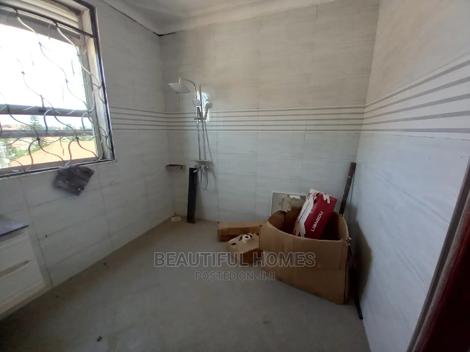 Furnished 7bdrm Mansion in Kira for Sale