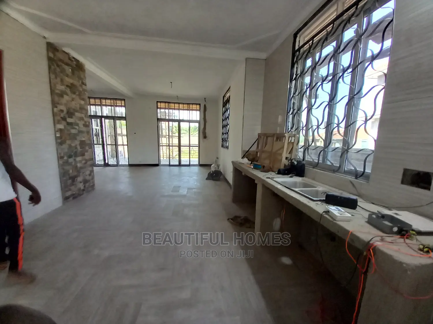 Furnished 7bdrm Mansion in Kira for Sale