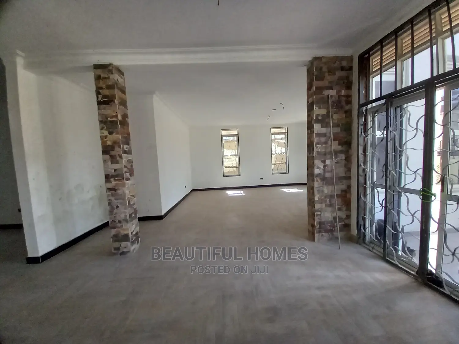 Furnished 7bdrm Mansion in Kira for Sale