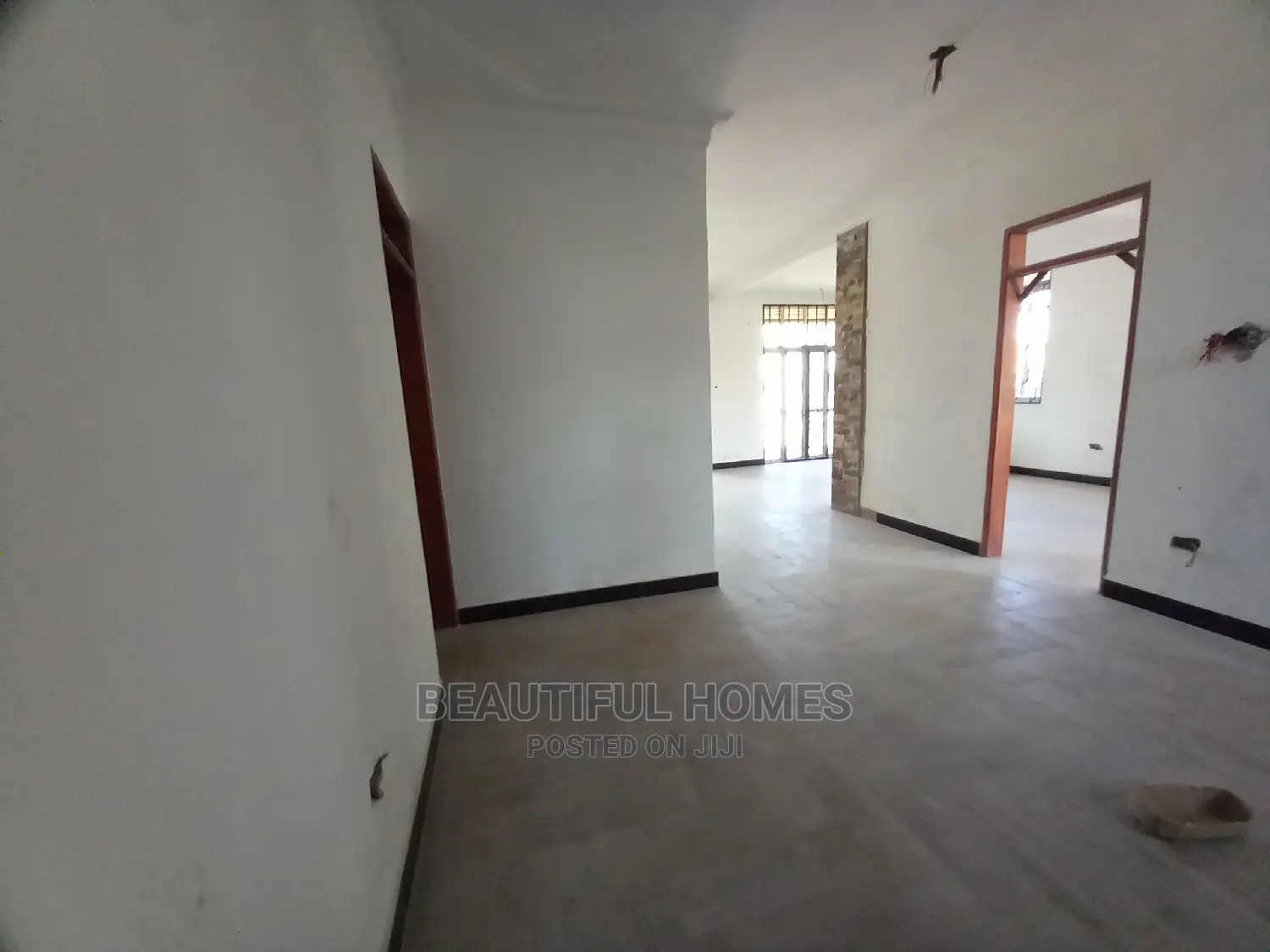 Furnished 7bdrm Mansion in Kira for Sale