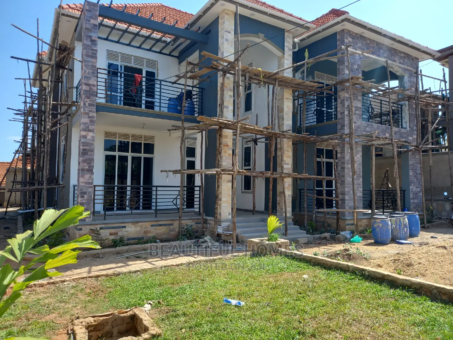 Furnished 7bdrm Mansion in Kira Lake View for Sale