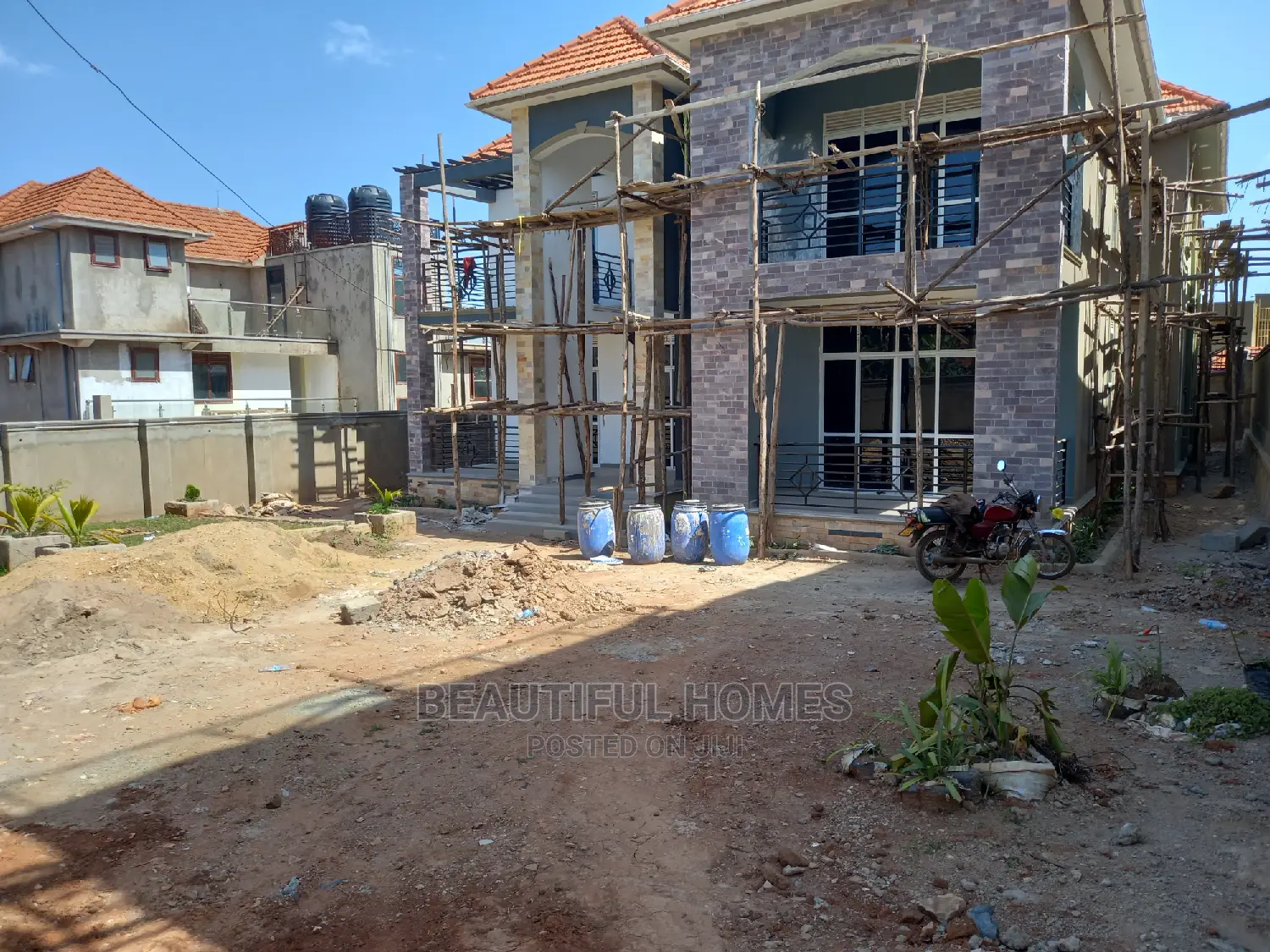 Furnished 7bdrm Mansion in Kira Lake View for Sale
