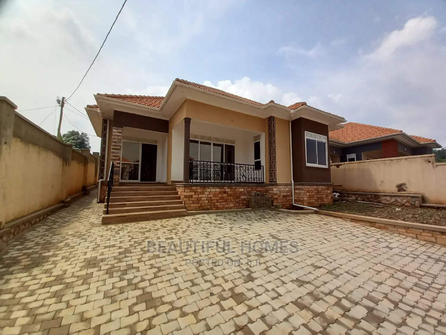 Furnished 4bdrm House in Kira All Tarmack for Sale