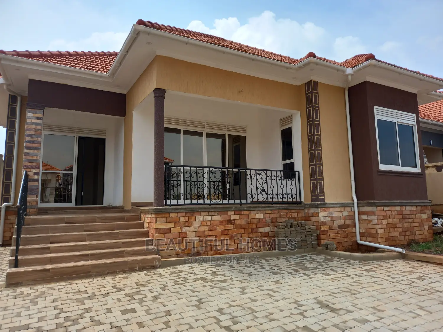 Furnished 4bdrm House in Kira All Tarmack for Sale