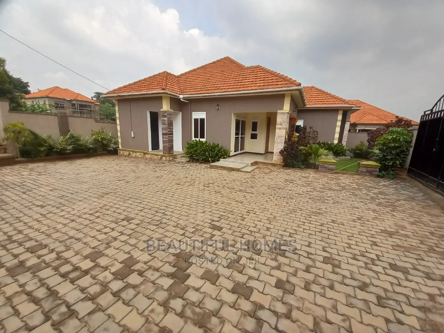 Furnished 4bdrm House in Kira Gated Estate for Sale