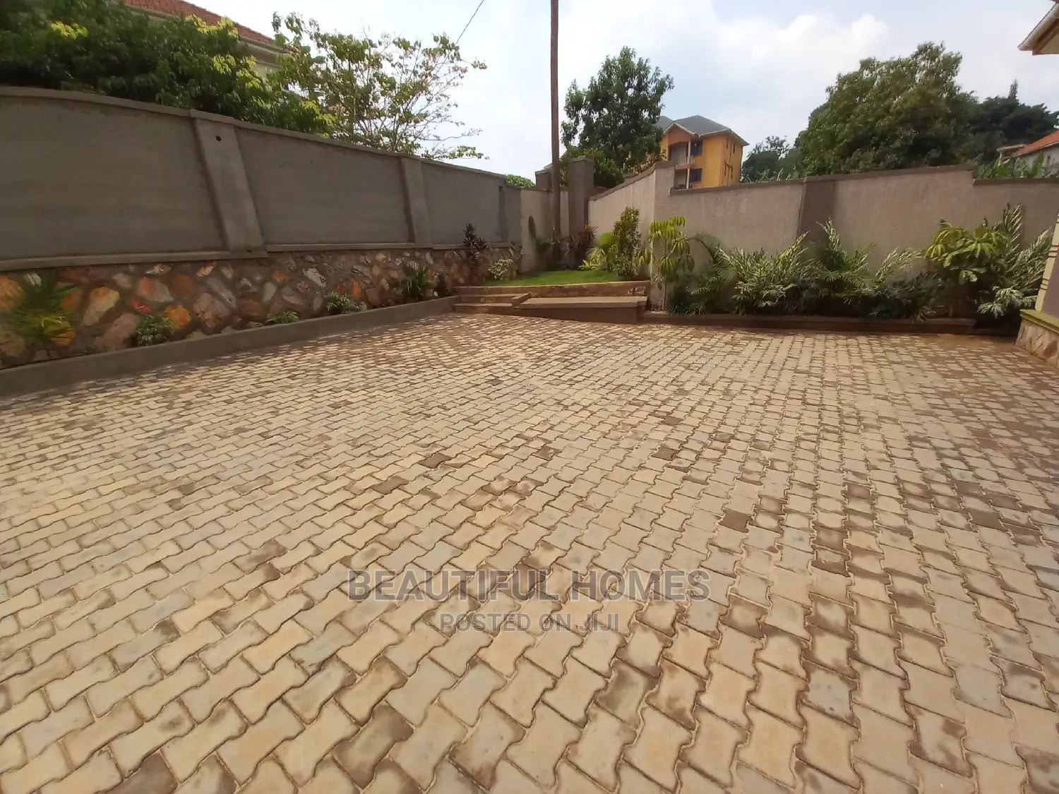 Furnished 4bdrm House in Kira Gated Estate for Sale