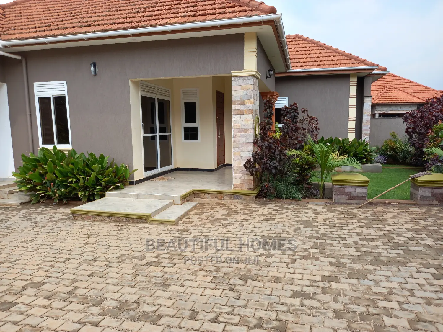 Furnished 4bdrm Bungalow in Kira for Sale