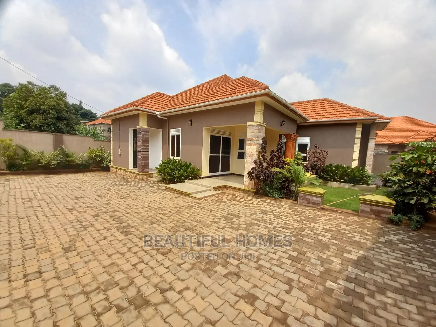 Furnished 4bdrm Bungalow in Kira for Sale