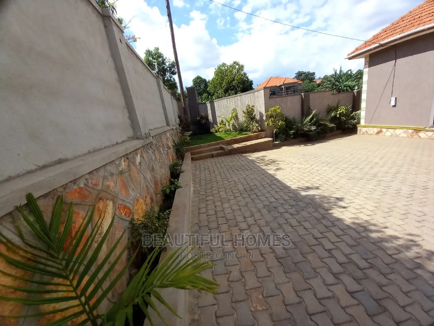 Furnished 4bdrm Bungalow in Kira for Sale