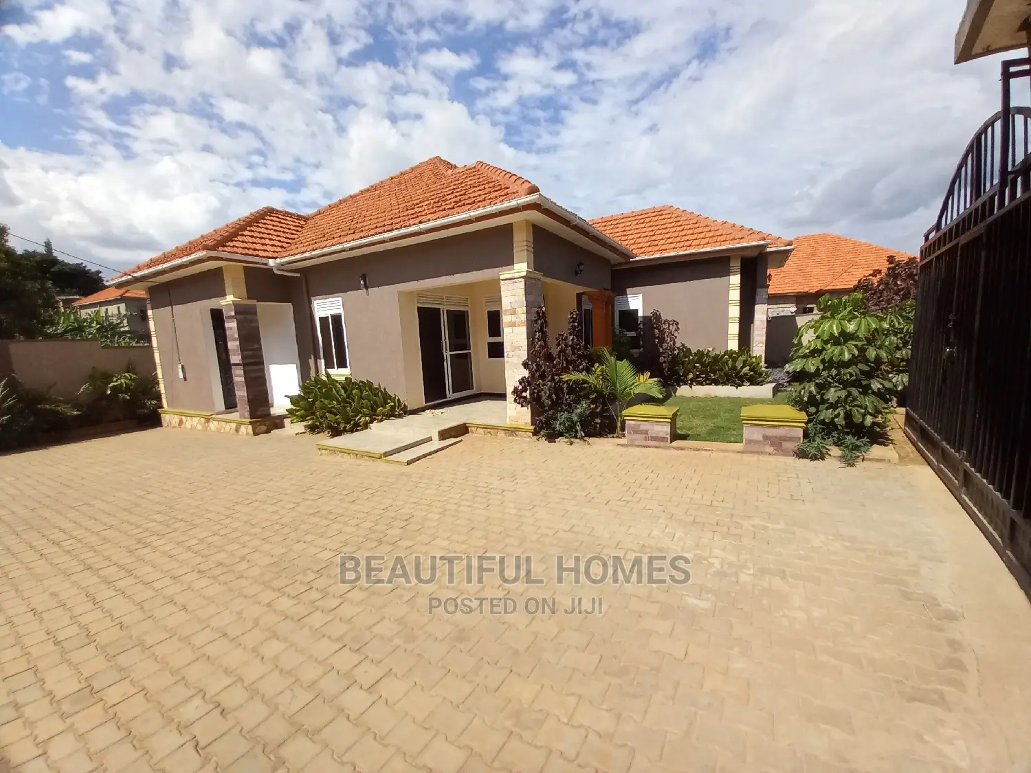 Furnished 4bdrm House in Kira Mimisters for Sale