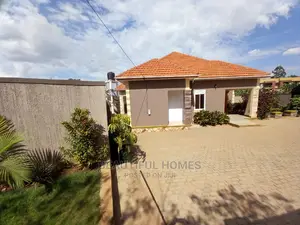 Furnished 4bdrm House in Kira Mimisters for Sale