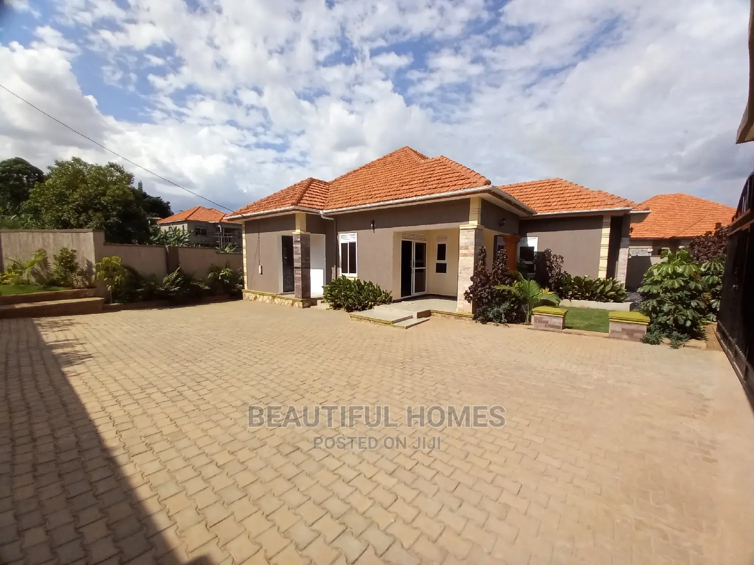 Furnished 4bdrm House in Kira for Sale