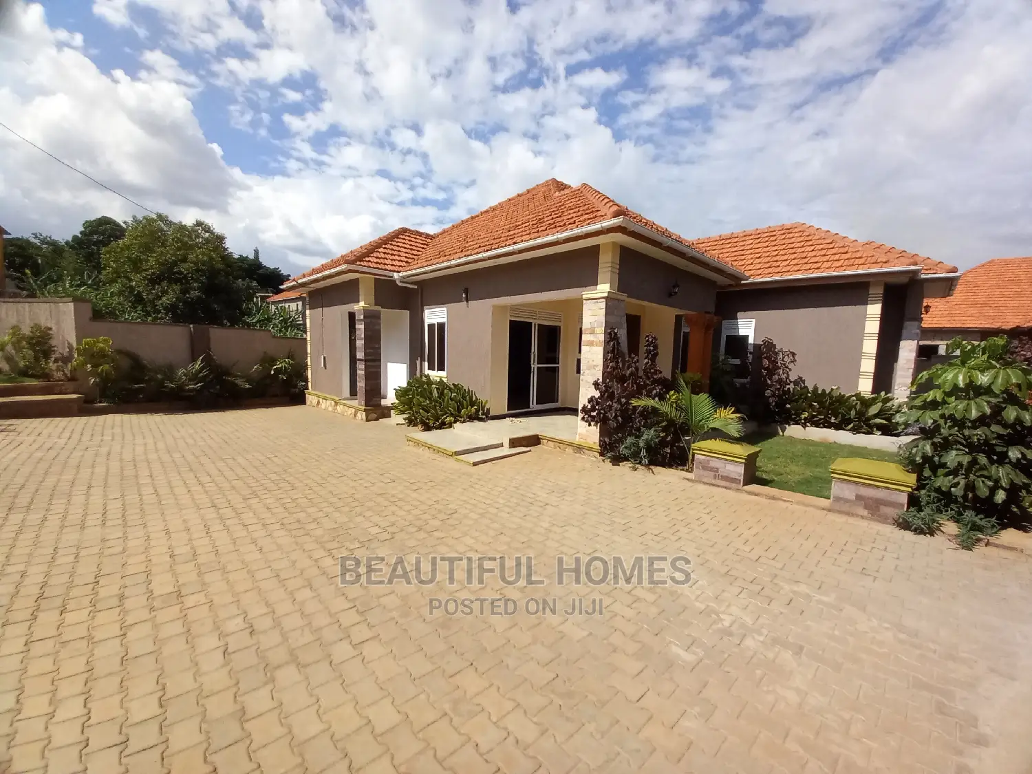 Furnished 4bdrm House in Kira for Sale