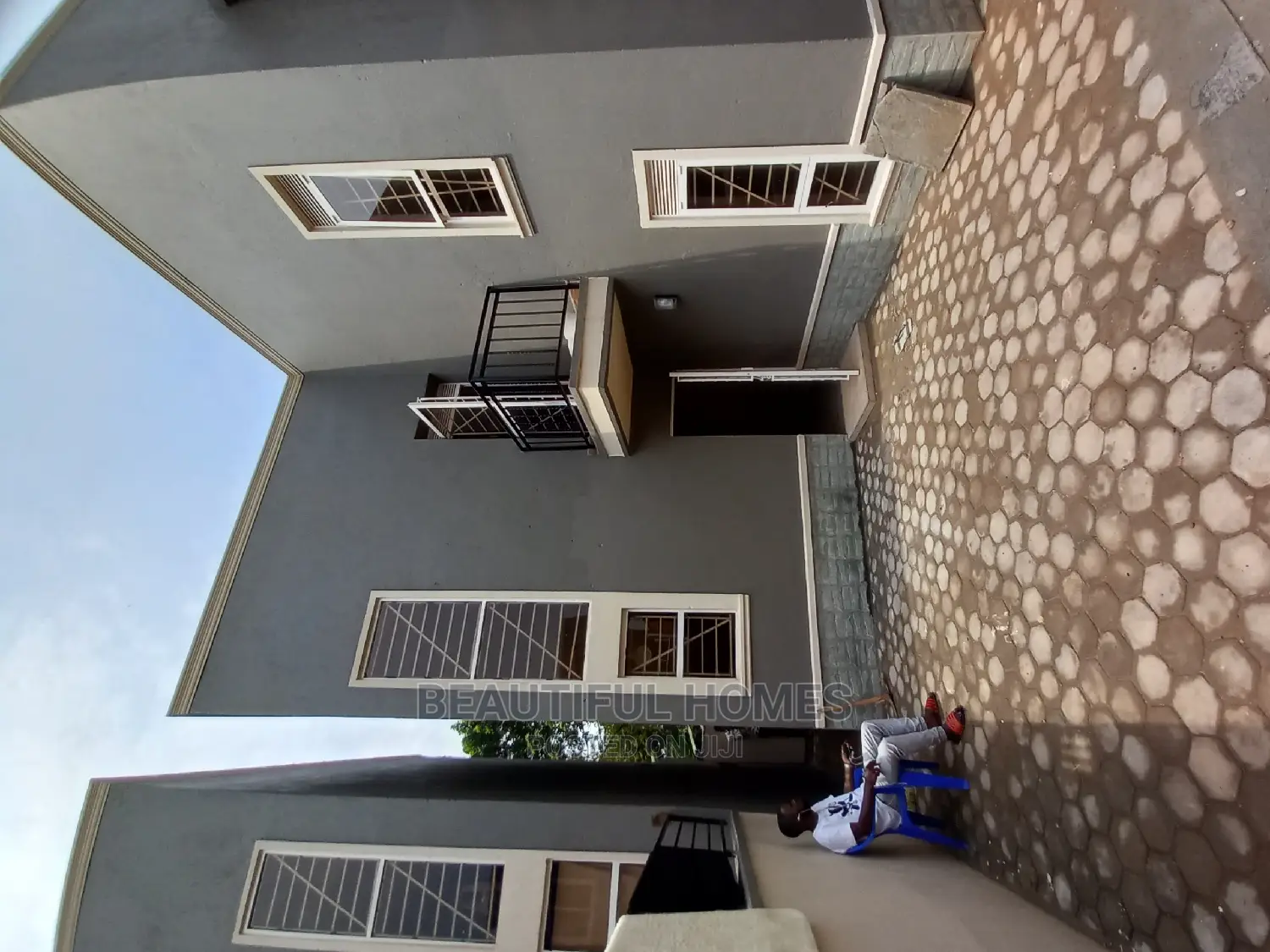 Furnished 4bdrm Villa in Tarmacked, Kira for Sale
