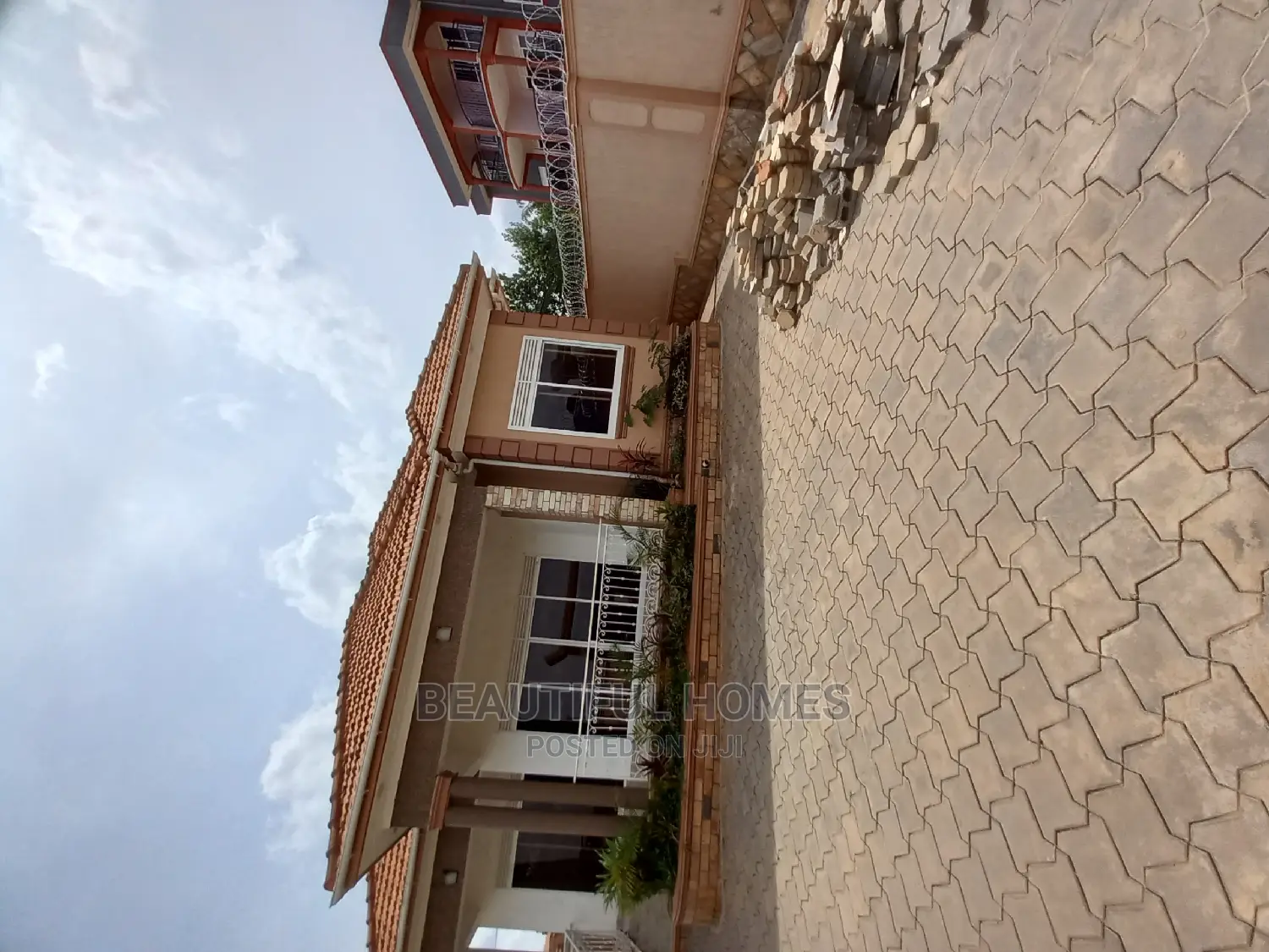 Furnished 4bdrm Maisonette in Kira for Sale