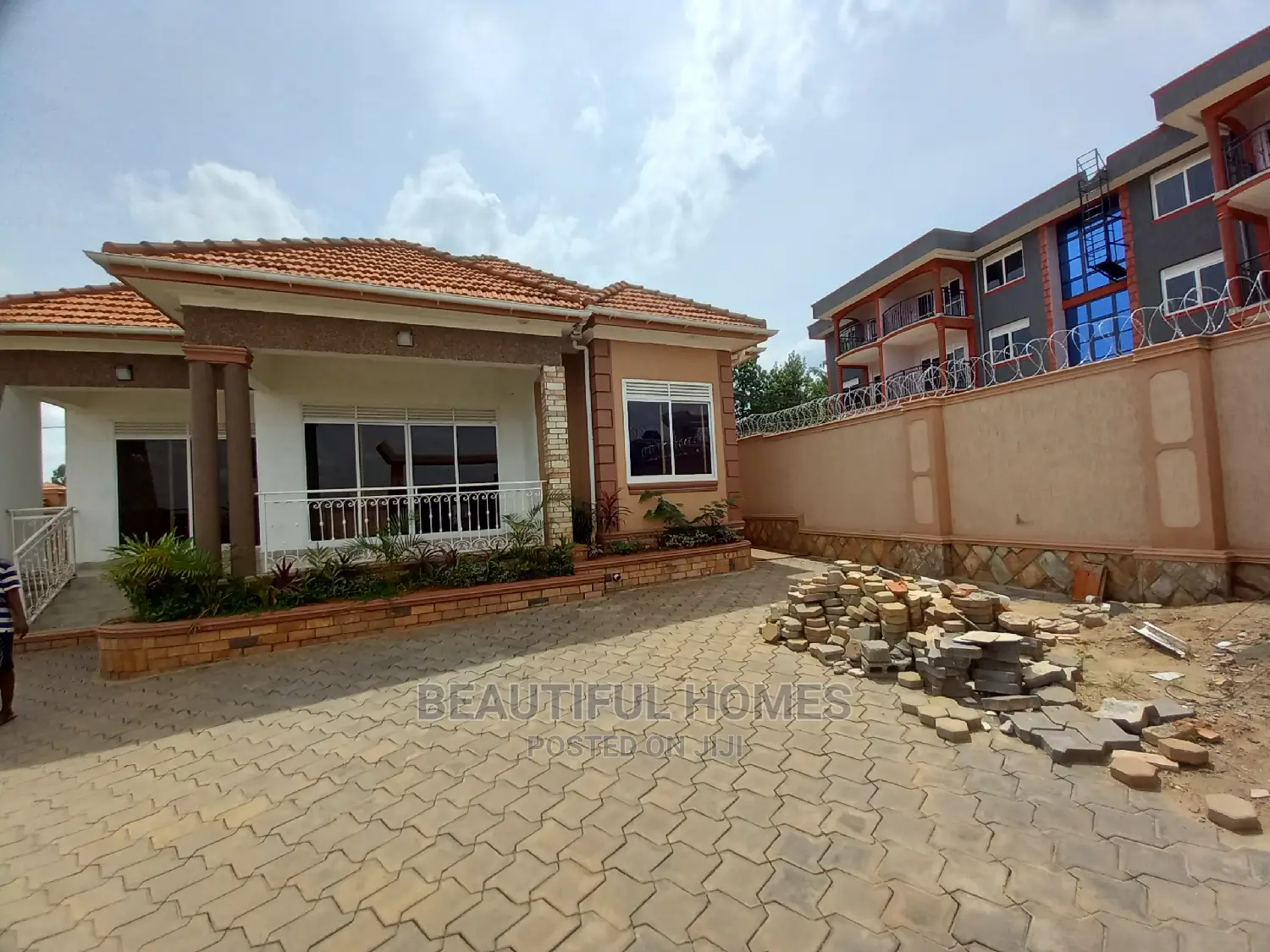 Furnished 4bdrm Maisonette in Kira for Sale