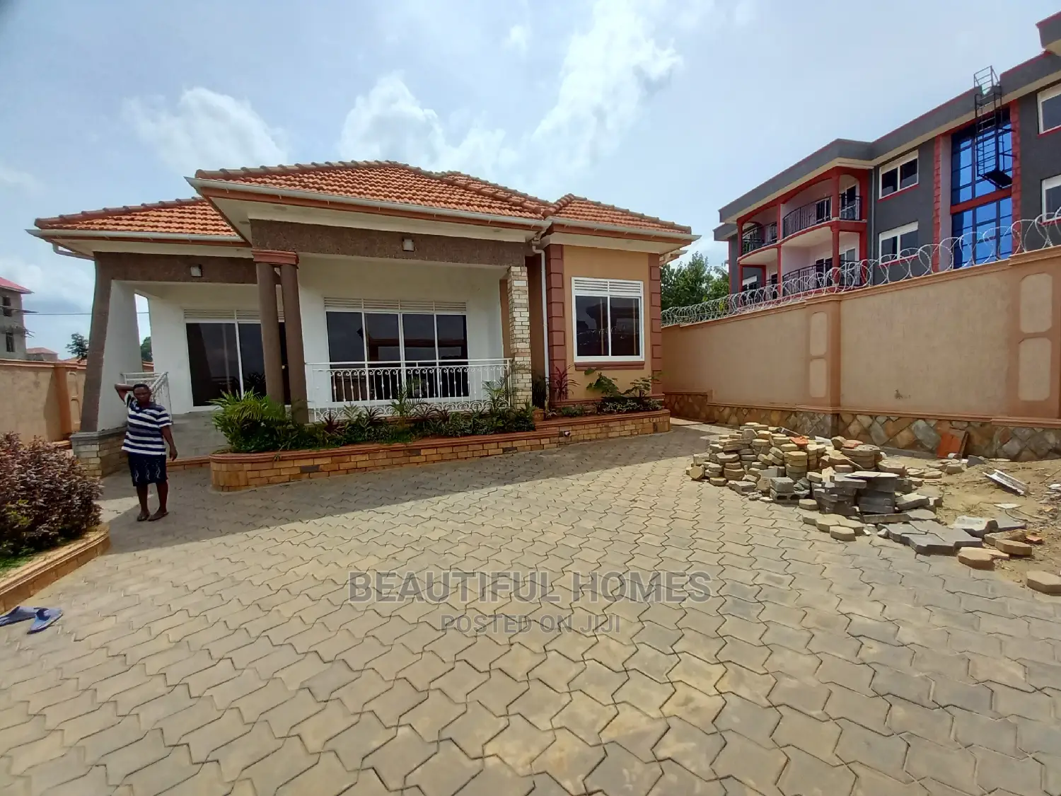 Furnished 4bdrm Maisonette in Kira for Sale