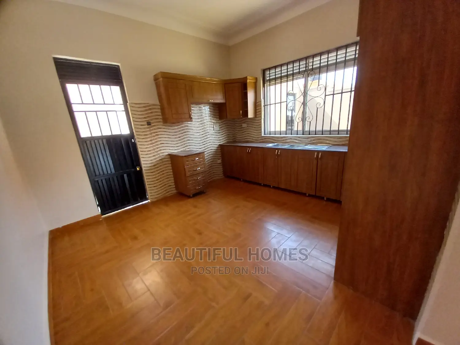 Furnished 4bdrm House in Gated Estate, Kira for Sale