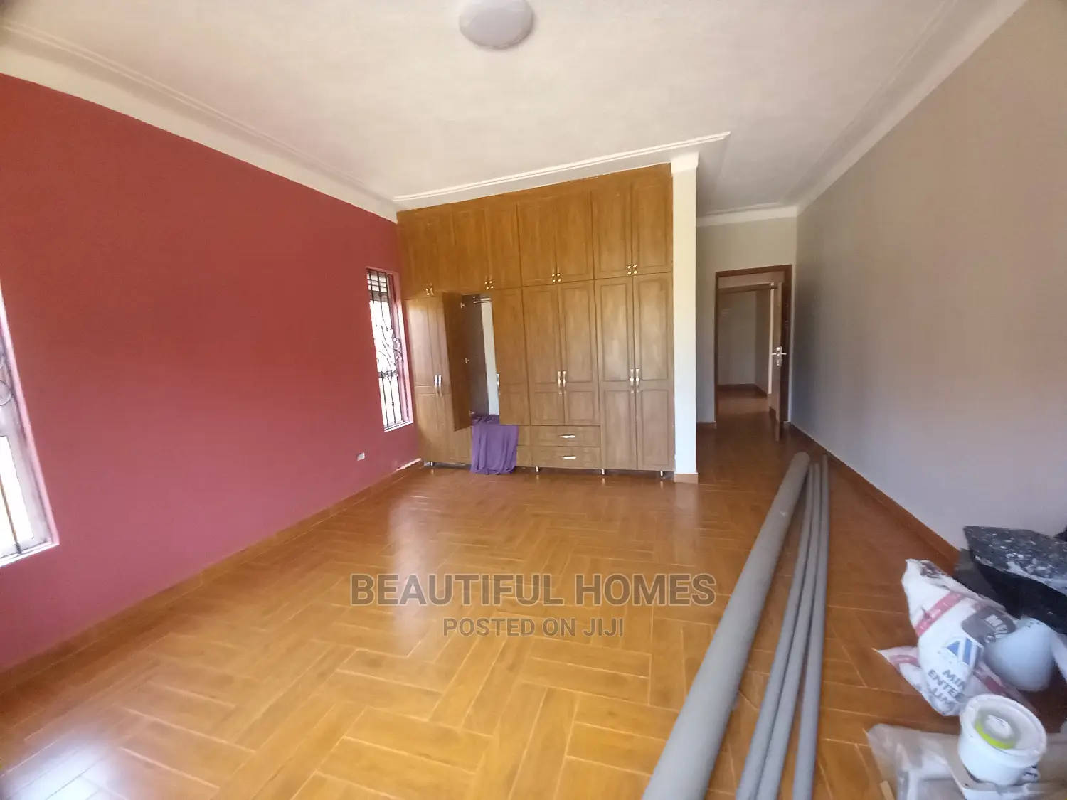 Furnished 4bdrm Bungalow in Tarmacked, Kira for Sale