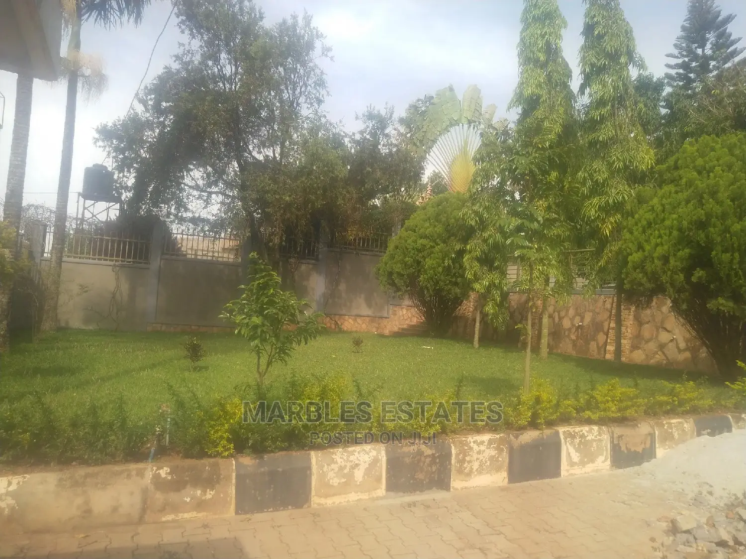 4bdrm Bungalow in Mbuya, Central Division for Rent