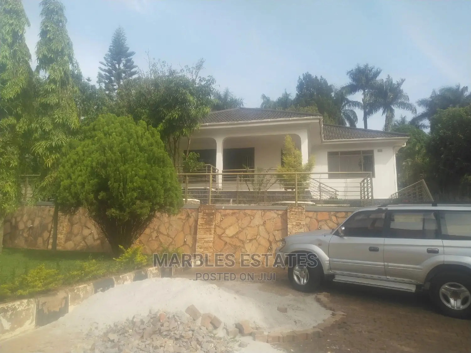 4bdrm Bungalow in Mbuya, Central Division for Rent