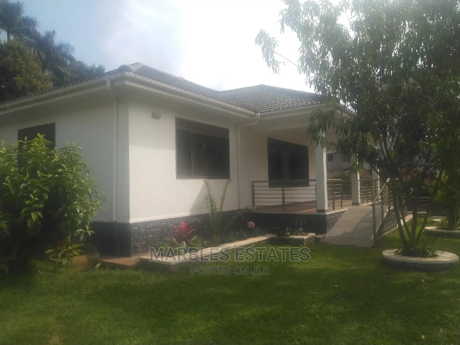 4bdrm Bungalow in Mbuya, Central Division for Rent