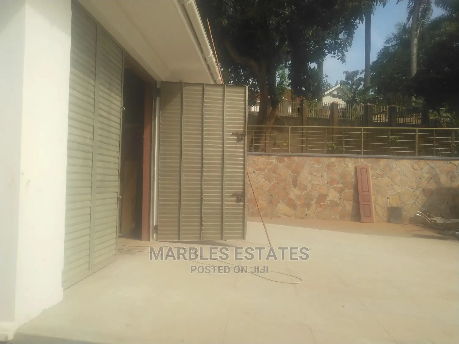 4bdrm Bungalow in Mbuya, Central Division for Rent