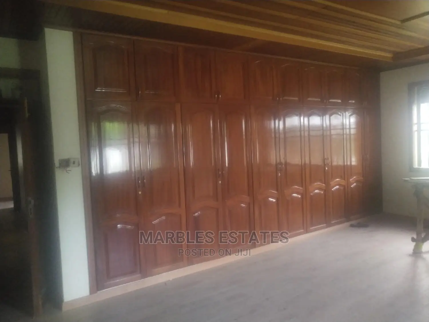 4bdrm Bungalow in Mbuya, Central Division for Rent