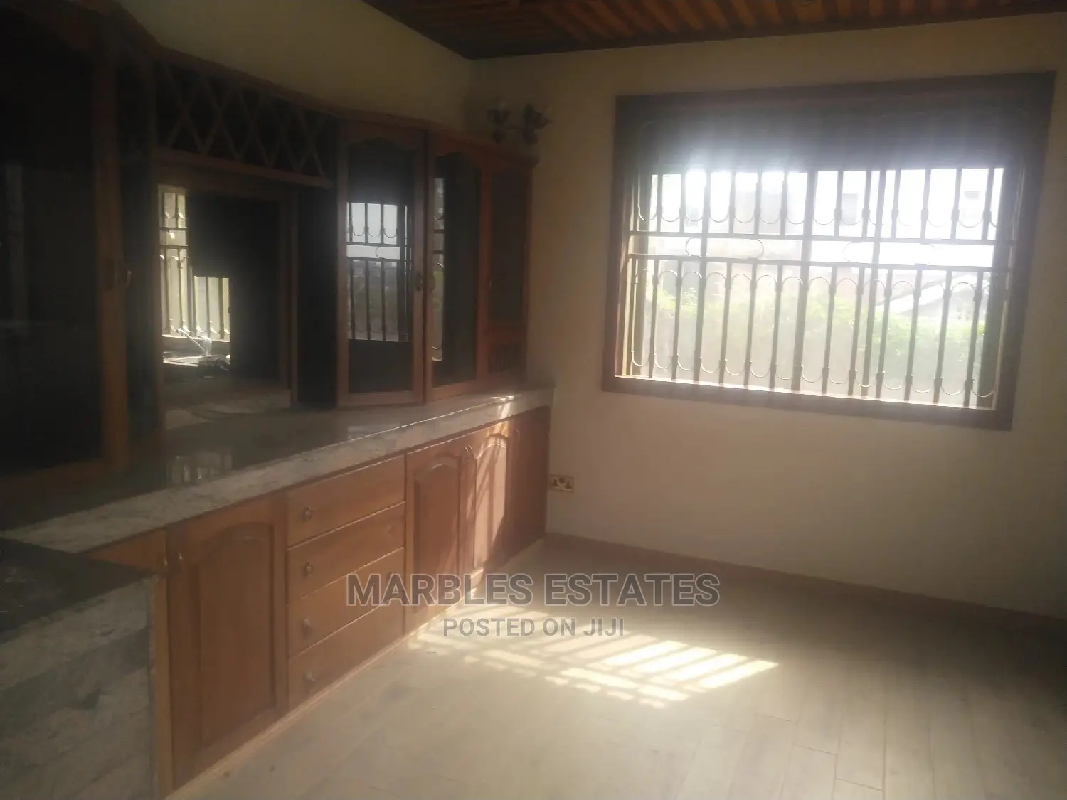 4bdrm Bungalow in Mbuya, Central Division for Rent