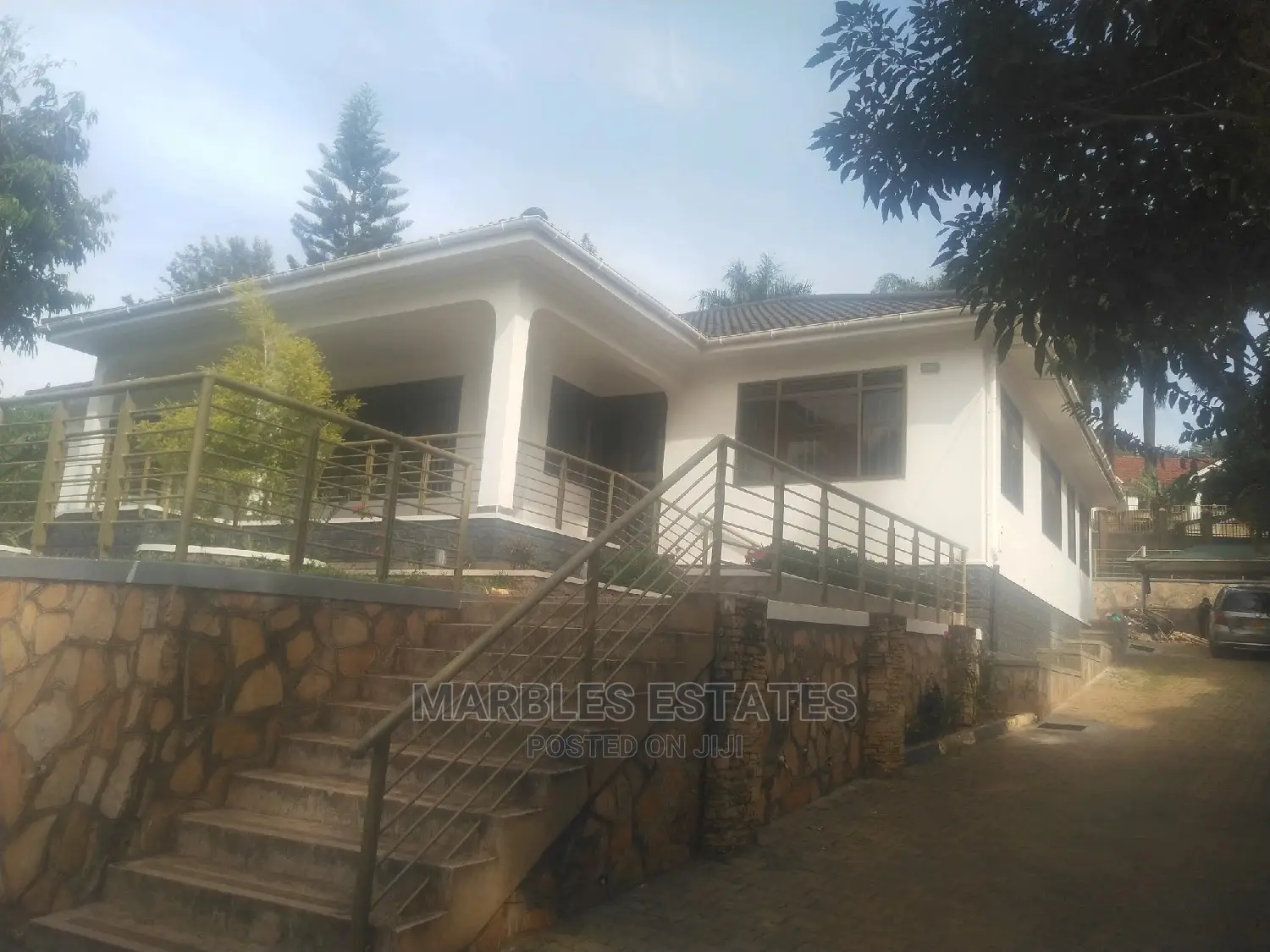 4bdrm Bungalow in Mbuya, Central Division for Rent