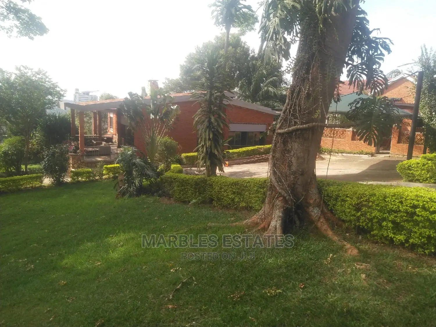 6bdrm Bungalow in Mbuya, Central Division for Rent