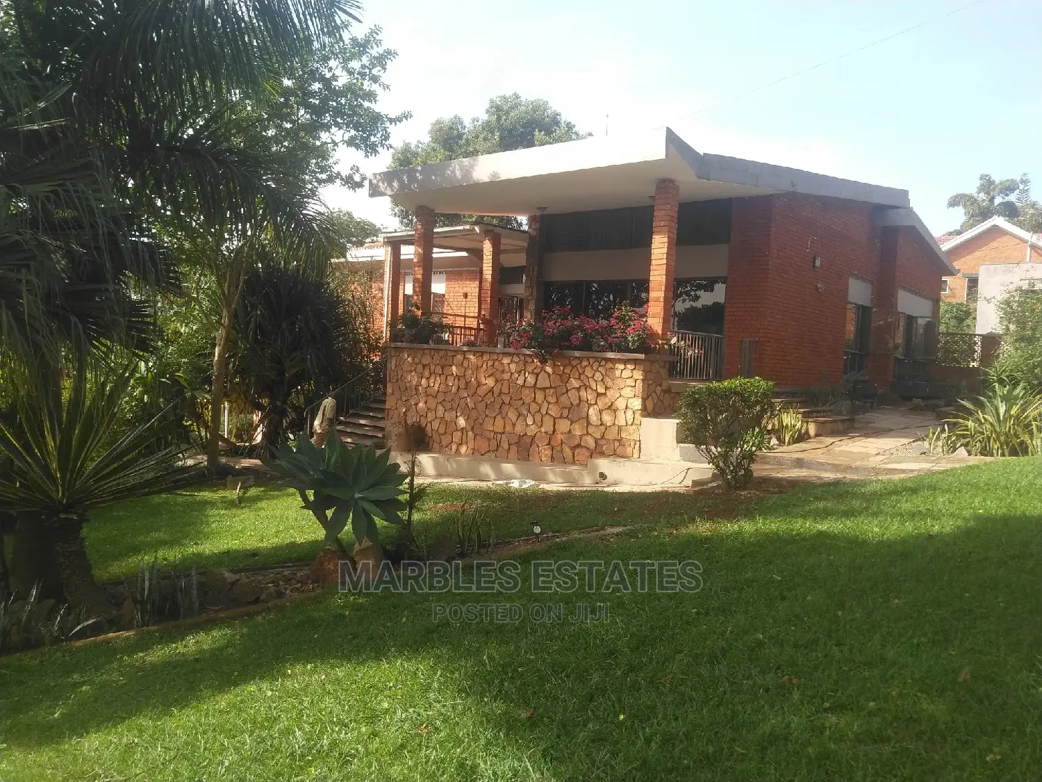 6bdrm Bungalow in Mbuya, Central Division for Rent