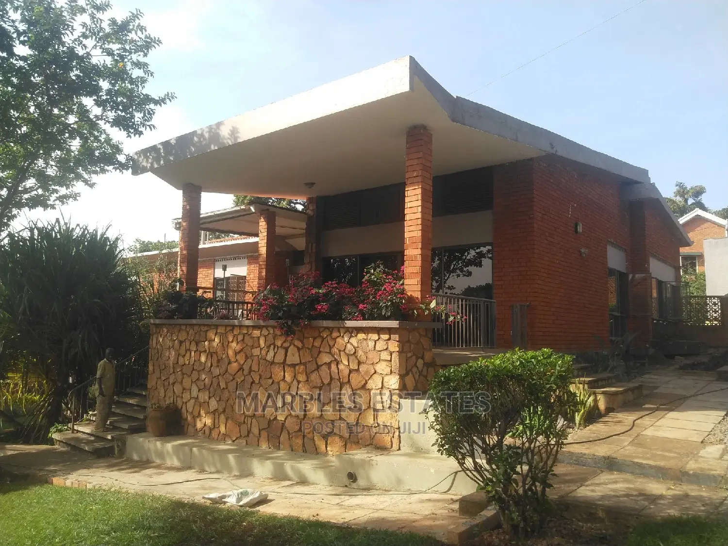 6bdrm Bungalow in Mbuya, Central Division for Rent