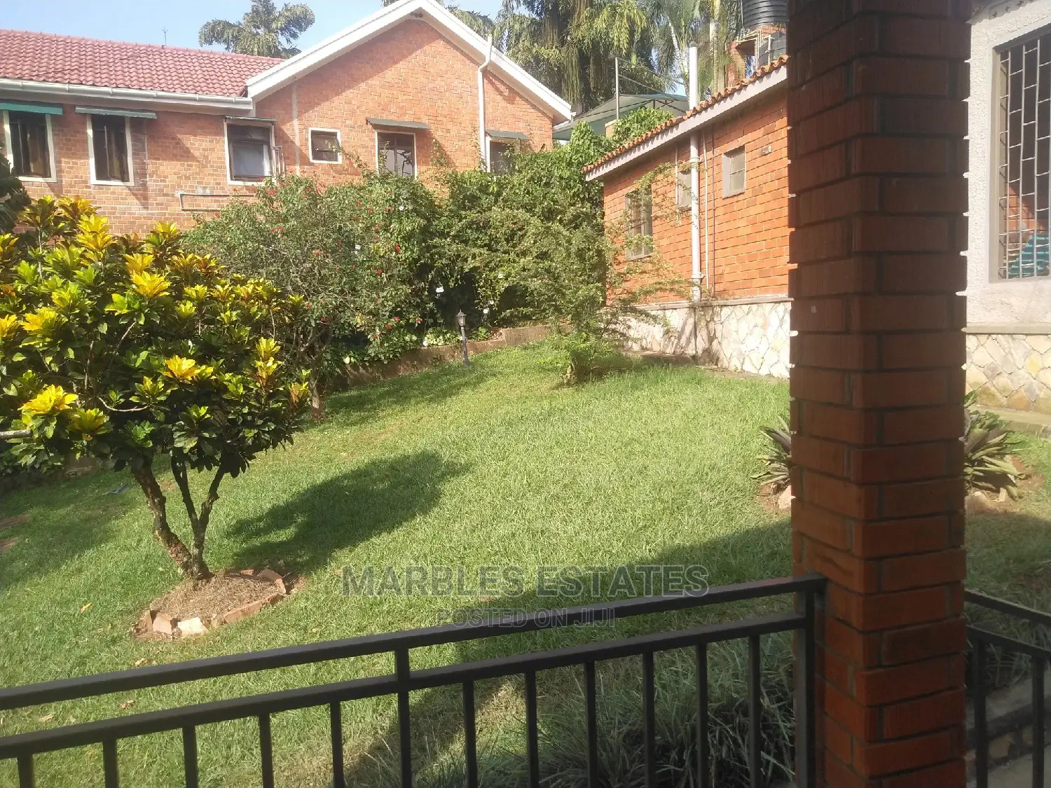6bdrm Bungalow in Mbuya, Central Division for Rent