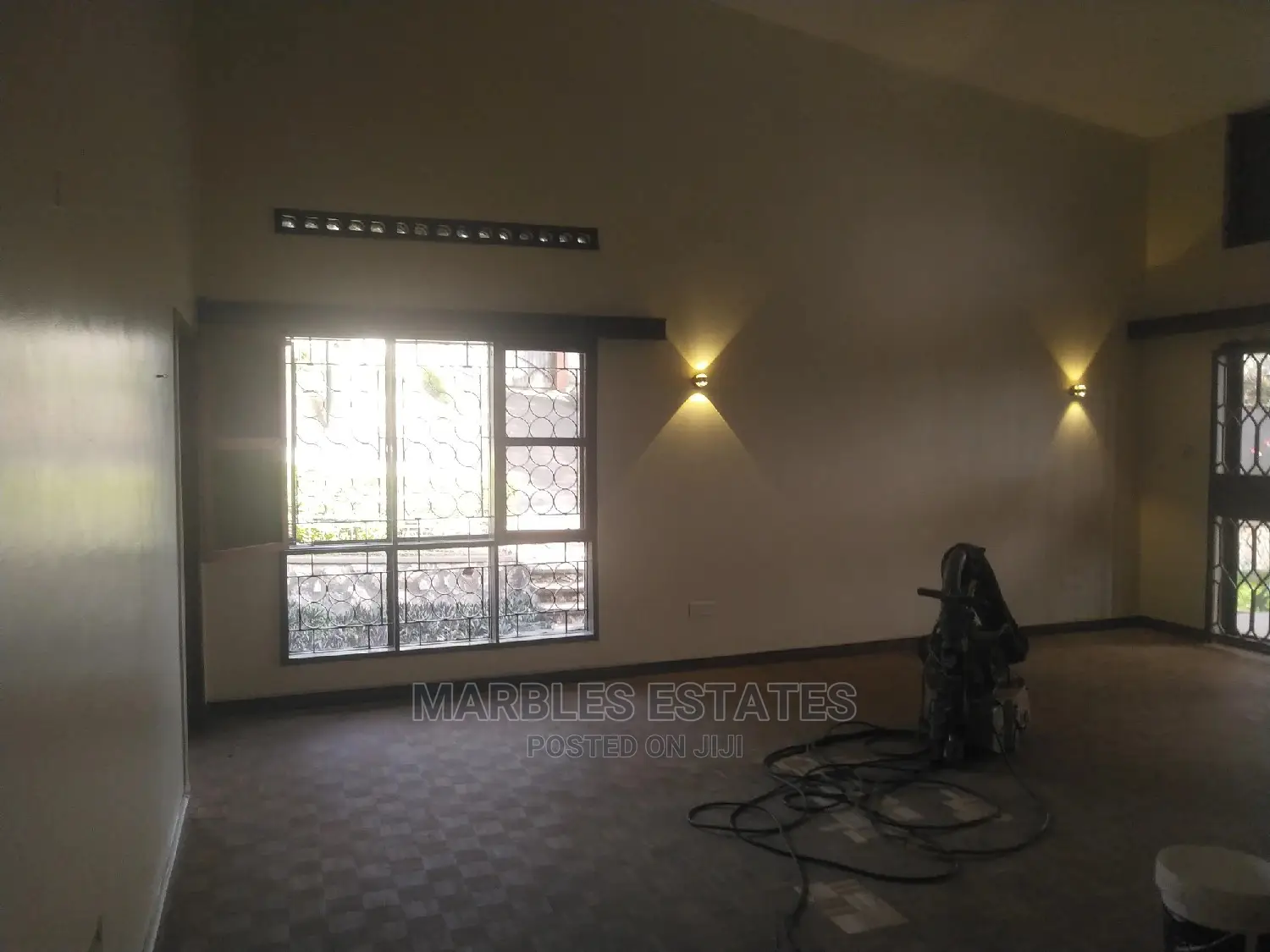6bdrm Bungalow in Mbuya, Central Division for Rent