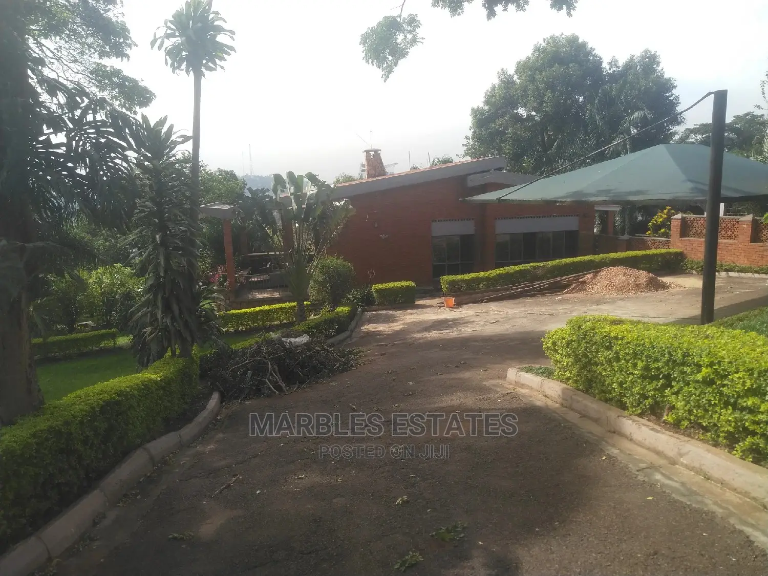 6bdrm Bungalow in Mbuya, Central Division for Rent