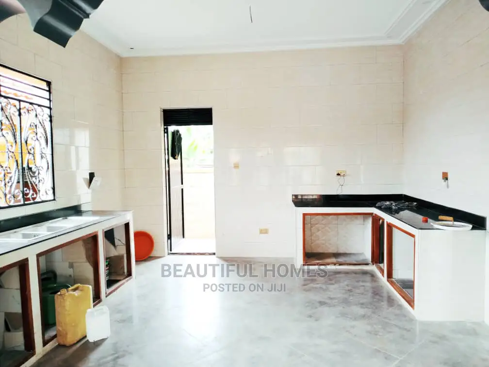 Furnished 4bdrm House in Kira for Sale
