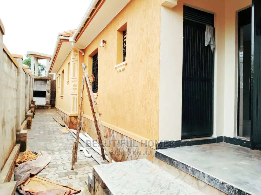 Furnished 4bdrm House in Kira for Sale