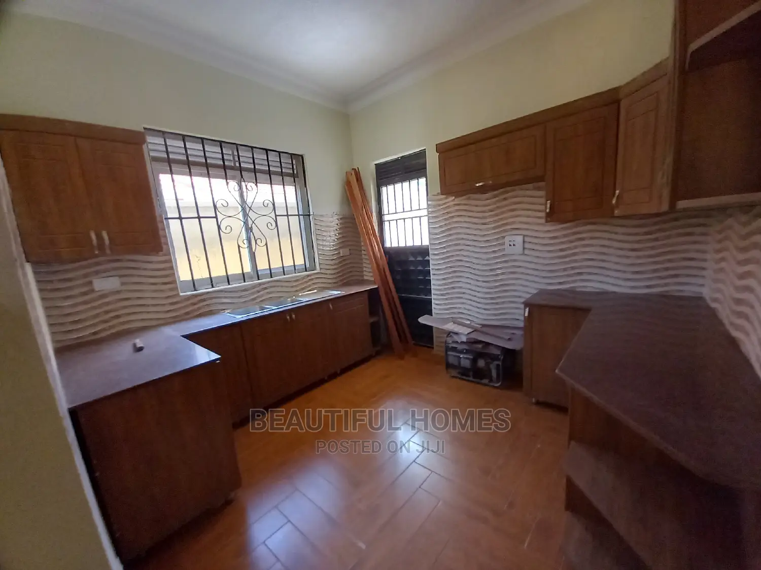 Furnished 4bdrm Bungalow in All Tarmack, Kira for Sale